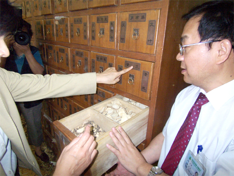 2007年5月河南省中医学院・附属病院を訪問